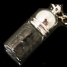 オニキス(Black Agate)/天然石チップ(さざれ/小石)の入ったお守りにぴったりの瓶キーホルダー☆ラッキーチップ