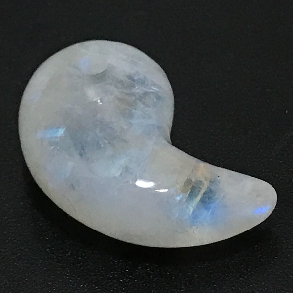 ホワイトラブラドライト(White labradorite) 勾玉原石