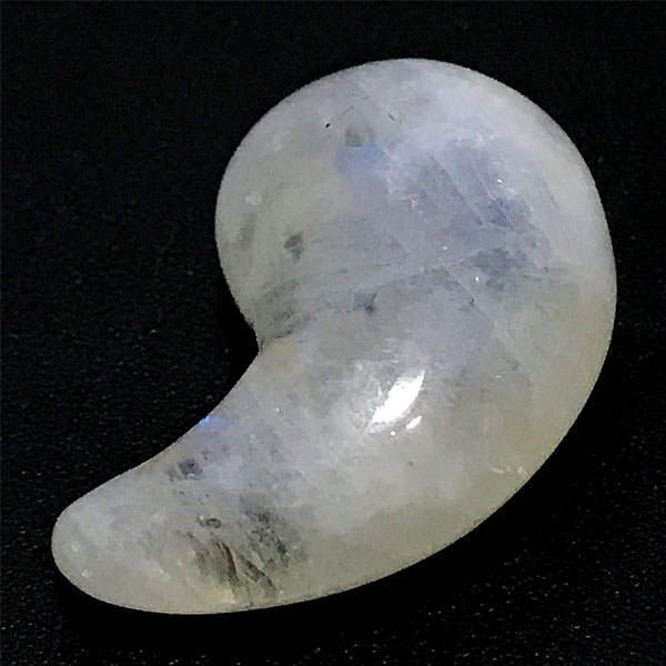 ホワイトラブラドライト(White labradorite) 勾玉原石