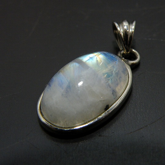レインボームーンストーン(Rainbow Moonstone)アクセサリー