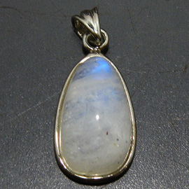 レインボームーンストーン(Rainbow Moonstone)