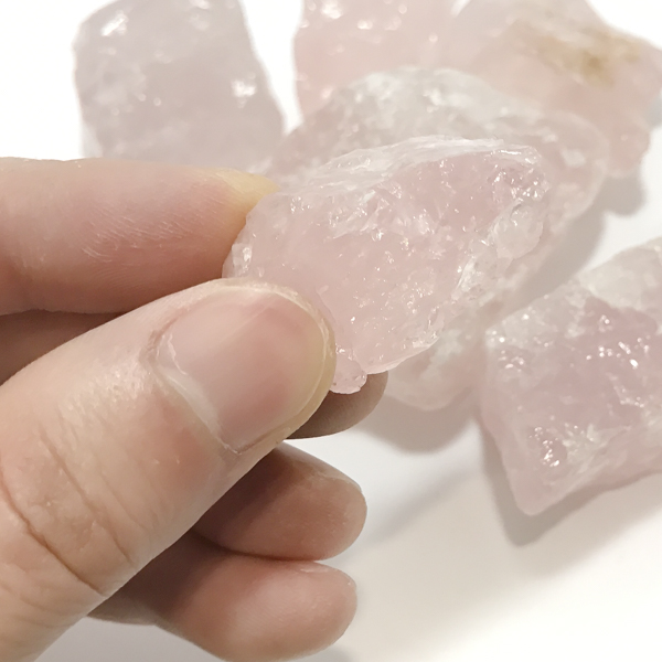ローズクォーツ(Rose quartz)8個セット原石