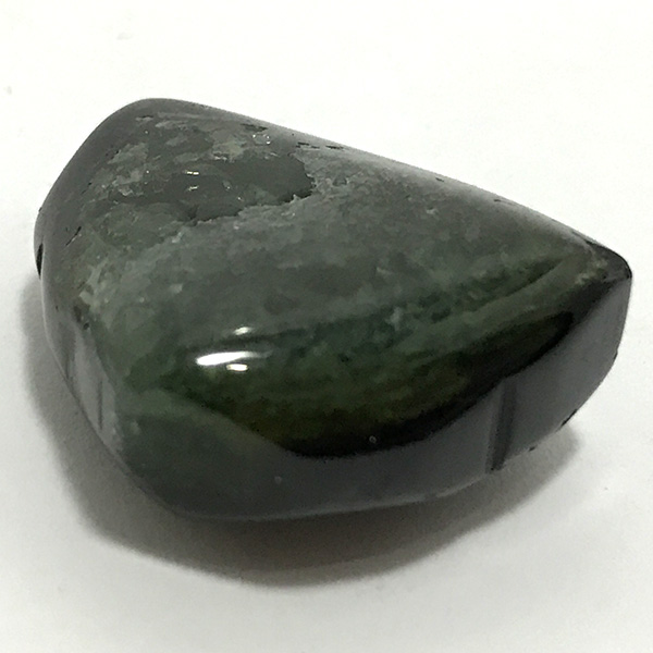 グリーントルマリン(Green Tourmaline)タンブル型原石