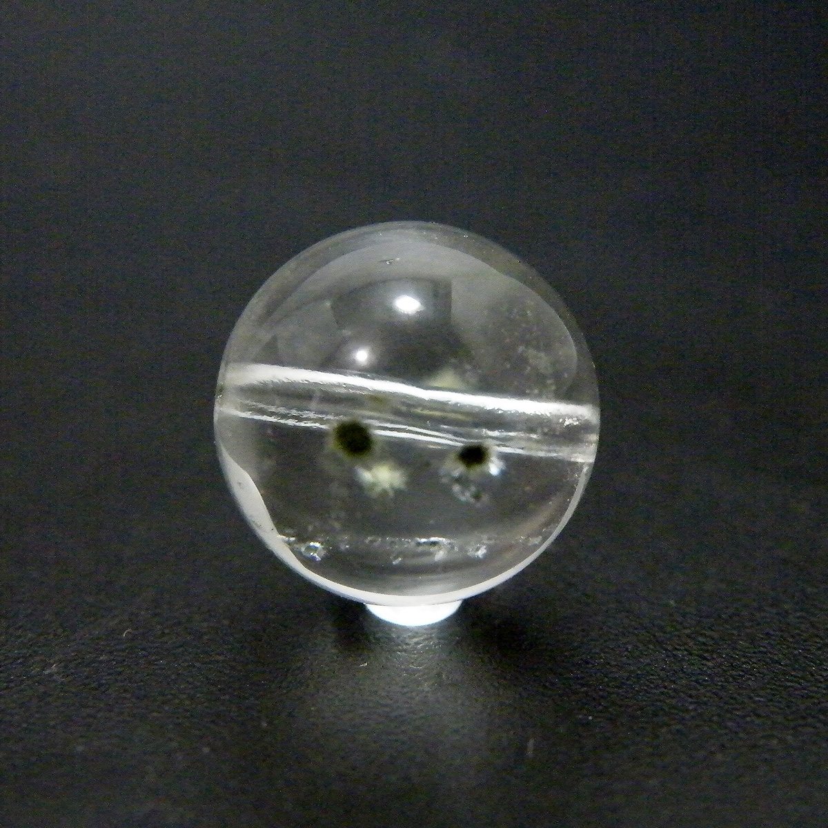 星入り水晶(Hollandite in quartz)
