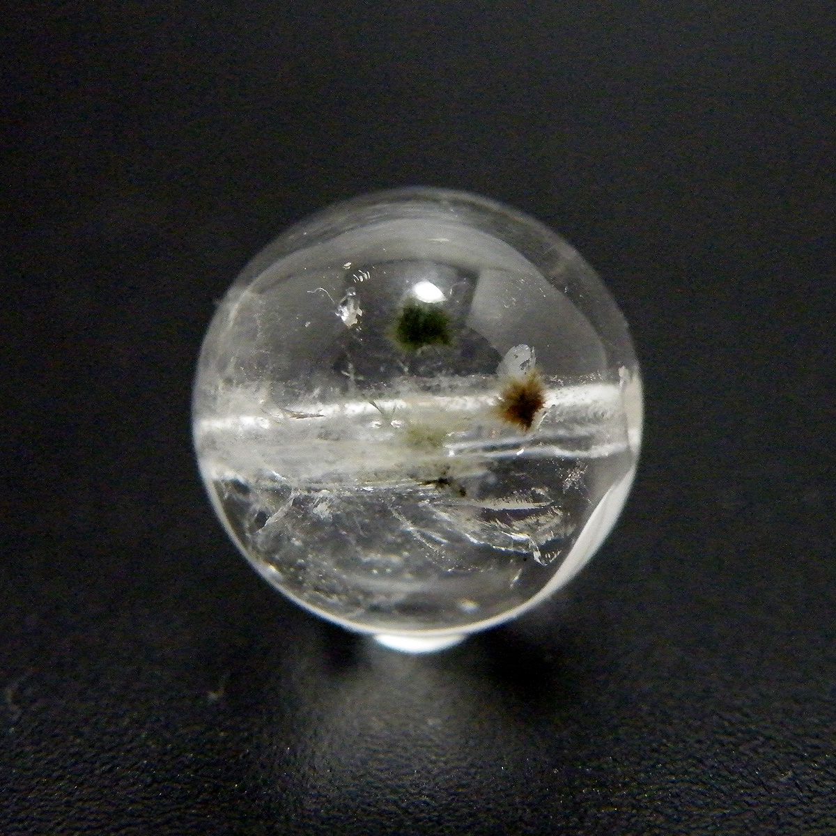 星入り水晶(Hollandite in quartz)