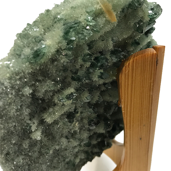 クォーツ水晶(Quartz)緑色染め加工 台付き接着原石/クラスター
