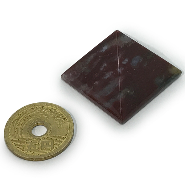ブラッドストーン(Blood stone)ピラミッド原石