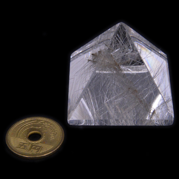 プラチナルチルクォーツ(Platinum Rutile quartz)ピラミッド