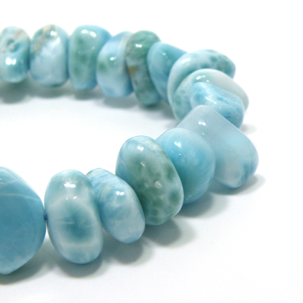 }[(Larimar)VR΃r[Y ̔