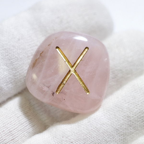 ローズクォーツ(Rose quartz)ルーンストーン単品