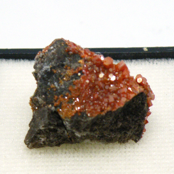 バナジン鉛鉱/バナジナイト(Vanadinite) 原石