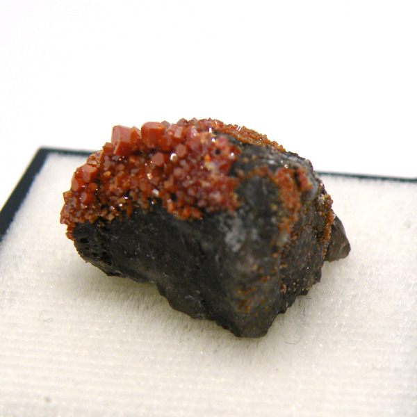 バナジン鉛鉱/バナジナイト(Vanadinite) 原石